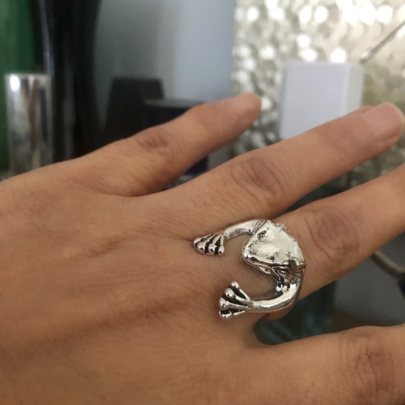 Very Cute Men and Women Frog Design Ring - Picture 7 of 7